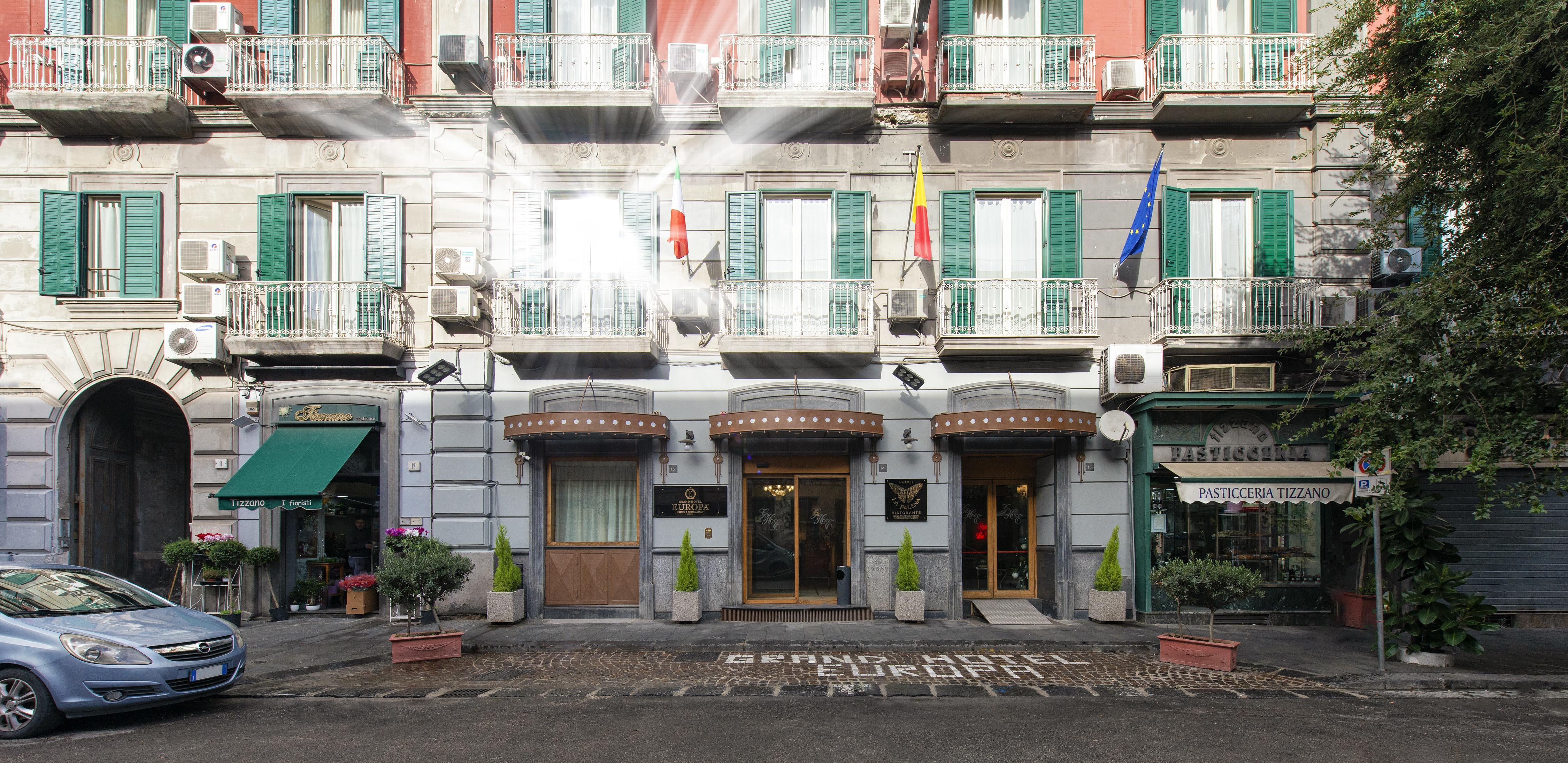 Grand Europa & Restaurant מלון 3*